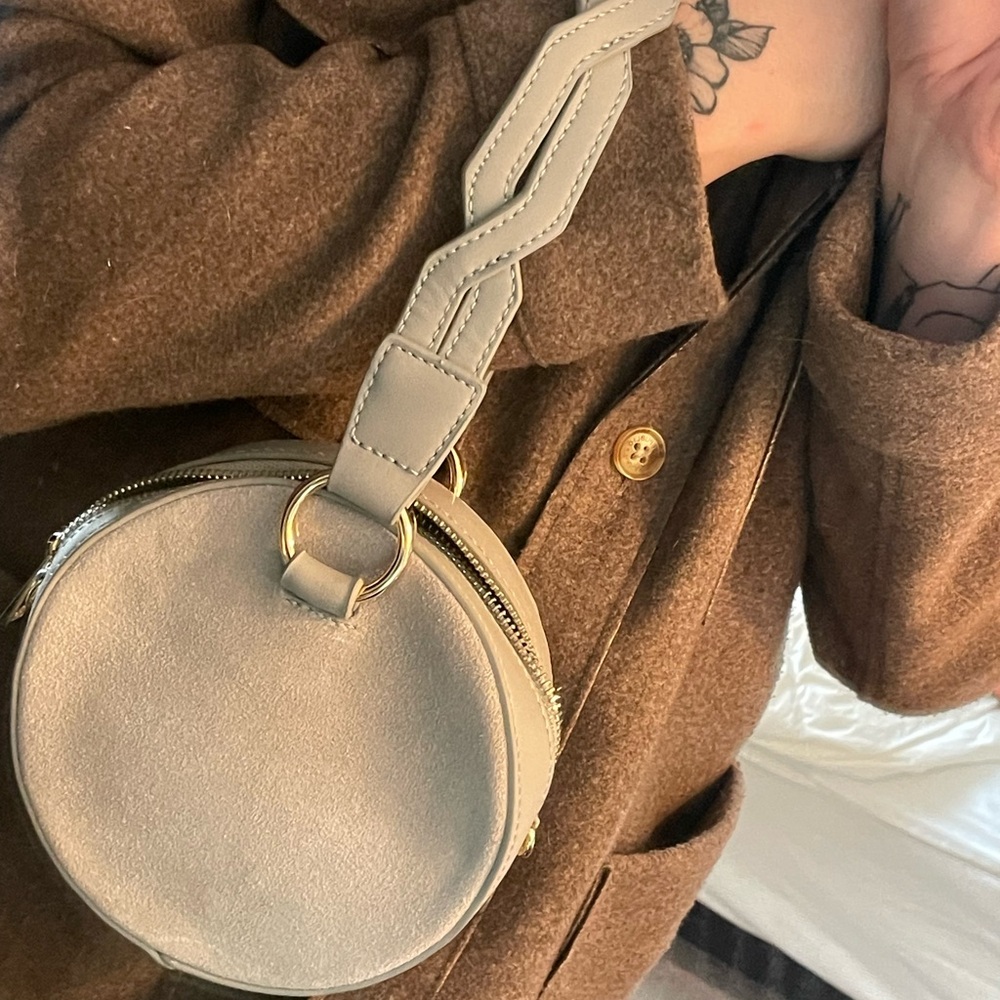 Elegant Gray Round hand/wrist Bag